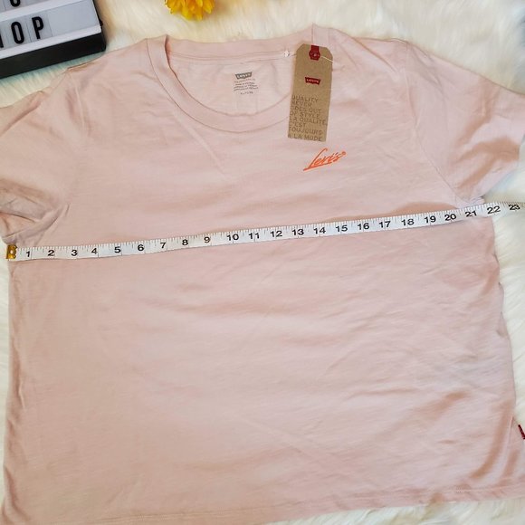 Woman's Levi's Pink Logo T-Short NWT - Picture 4 of 8